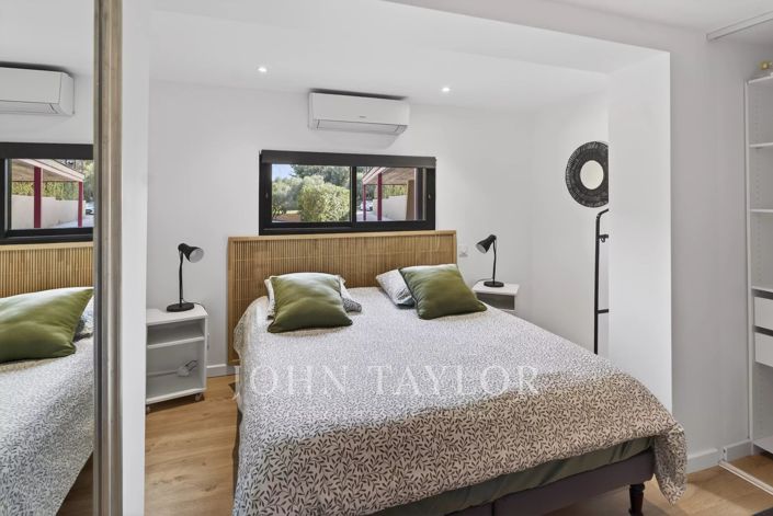 Image No.20-5 Bed House for sale
