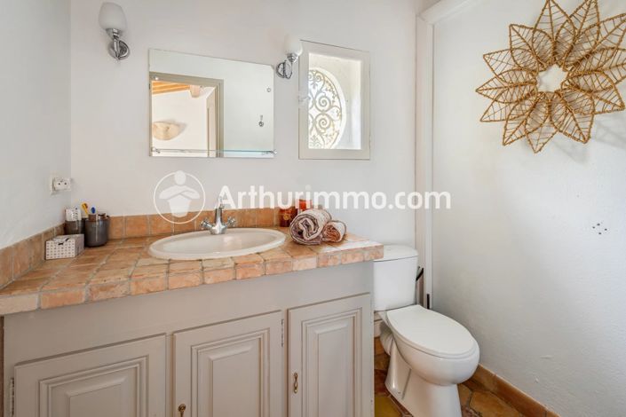 Image No.18-6 Bed House for sale
