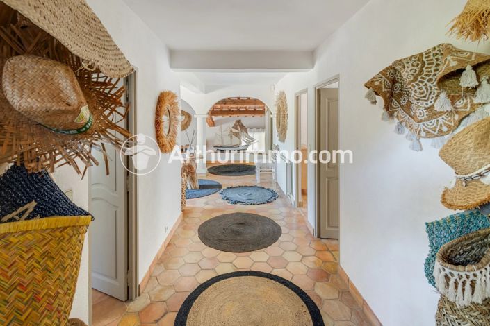 Image No.6-6 Bed House for sale