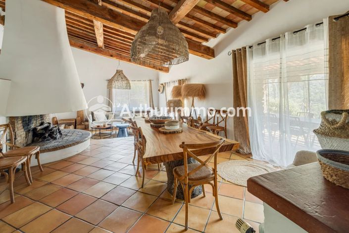 Image No.9-6 Bed House for sale