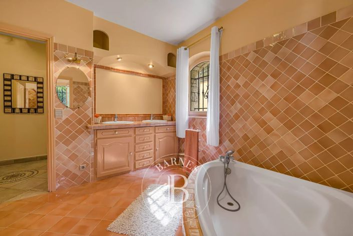 Image No.9-4 Bed House for sale