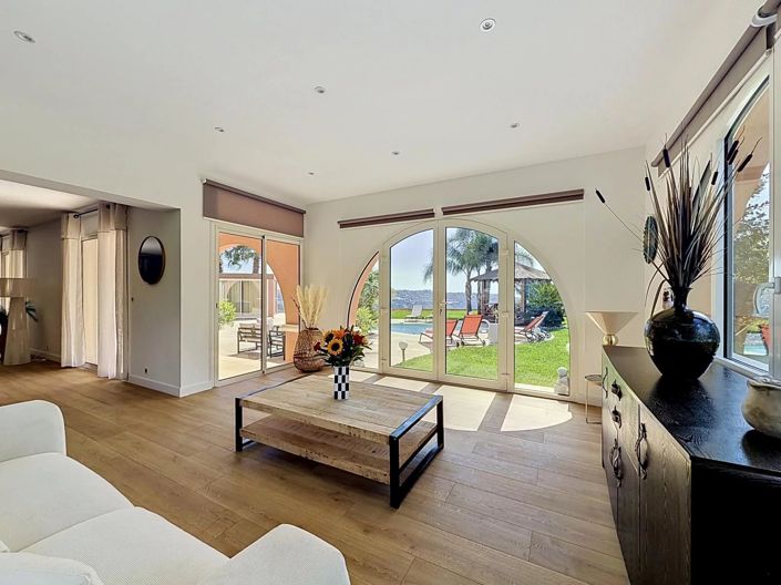 Image No.8-4 Bed House for sale
