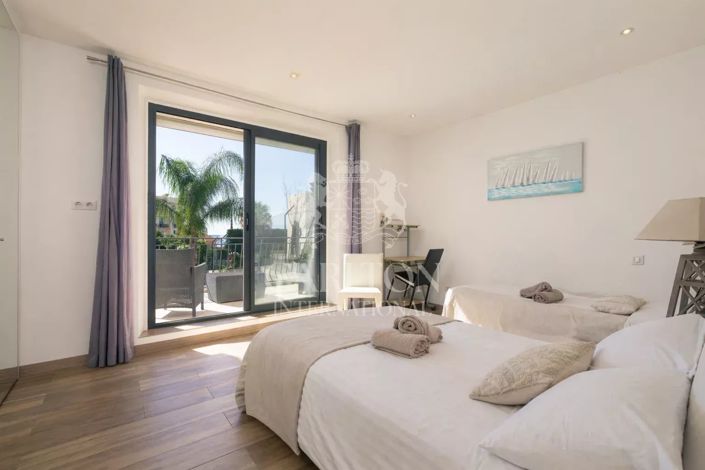Image No.12-4 Bed House for sale