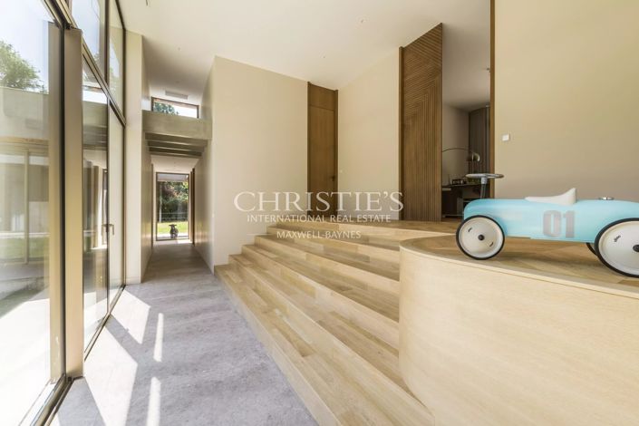 Image No.12-5 Bed House for sale