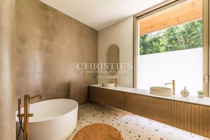 Image No.16-5 Bed House for sale