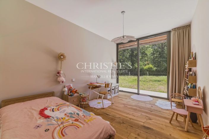 Image No.18-5 Bed House for sale