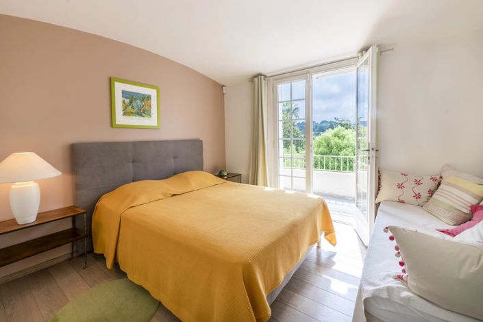Image No.7-5 Bed House for sale