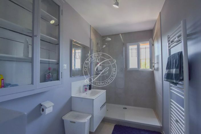 Image No.16-6 Bed House for sale