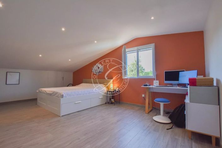Image No.18-6 Bed House for sale