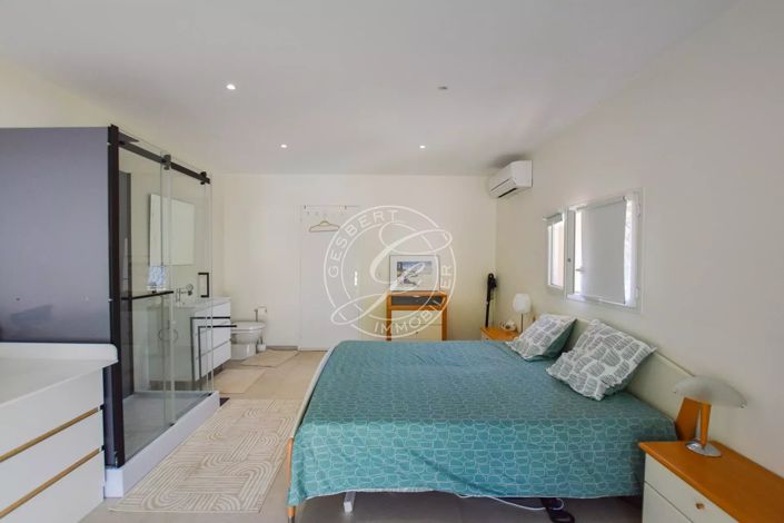 Image No.20-6 Bed House for sale