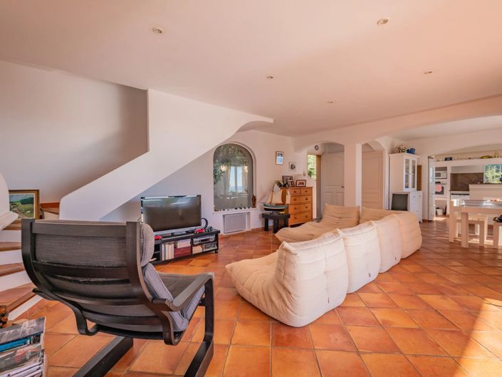 Image No.6-4 Bed House for sale