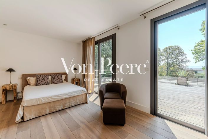 Image No.8-6 Bed House for sale