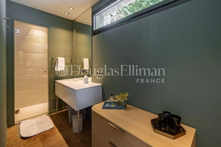 Image No.14-5 Bed House for sale