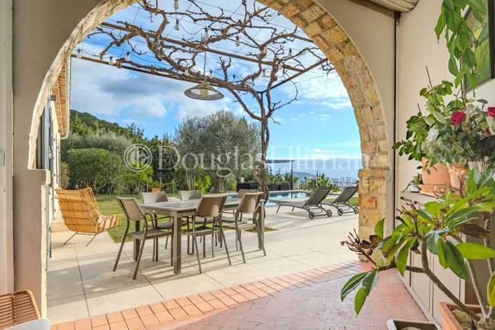 Image No.7-5 Bed House for sale