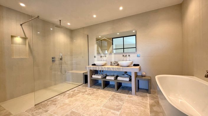 Image No.20-9 Bed House for sale