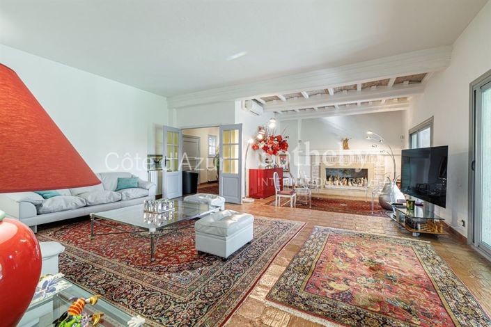 Image No.8-5 Bed House for sale