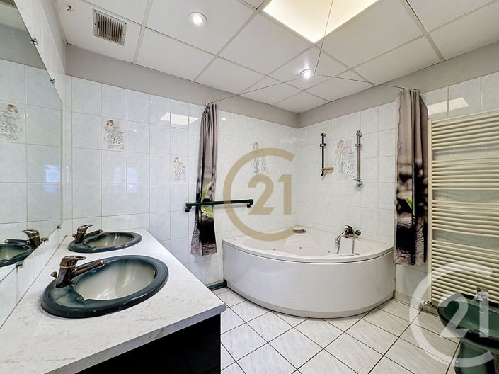 Image No.17-3 Bed House for sale