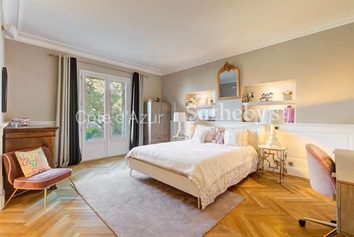 Image No.16-5 Bed Property for sale