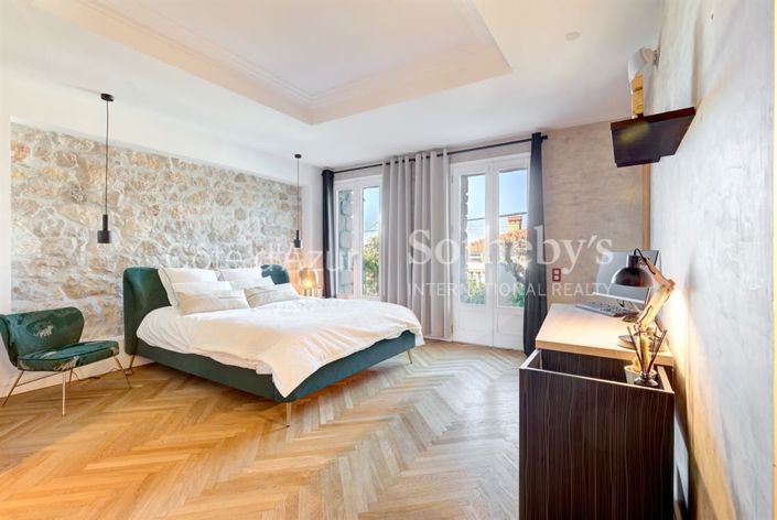 Image No.17-5 Bed Property for sale