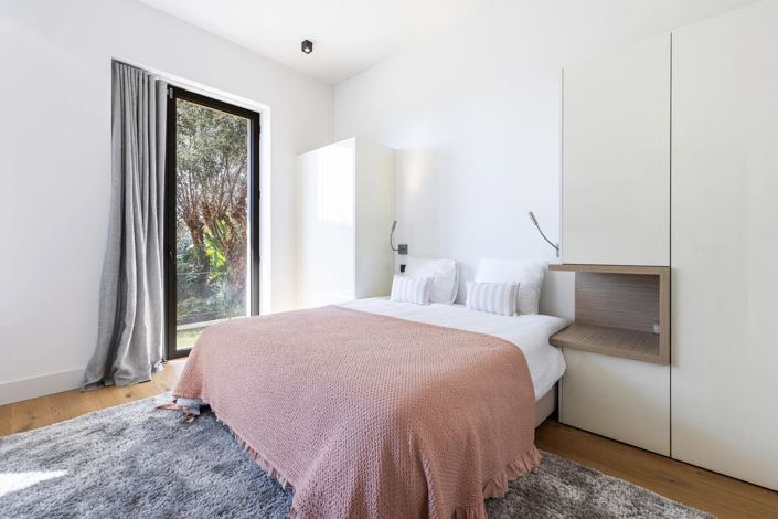 Image No.18-5 Bed House for sale