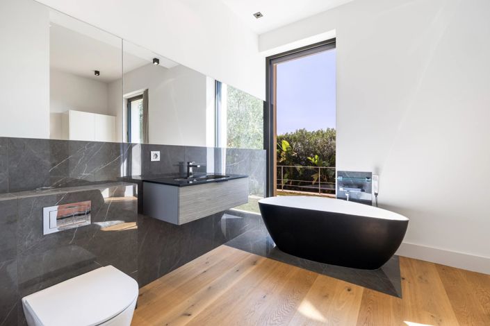 Image No.19-5 Bed House for sale