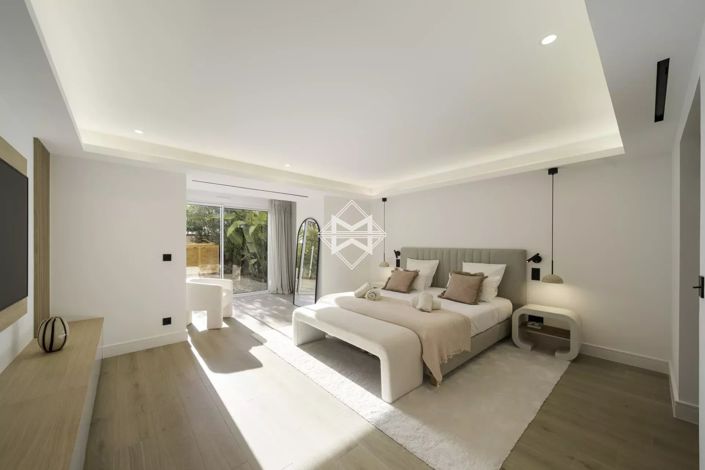 Image No.10-5 Bed Apartment for sale