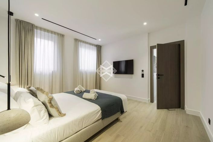 Image No.14-5 Bed Apartment for sale