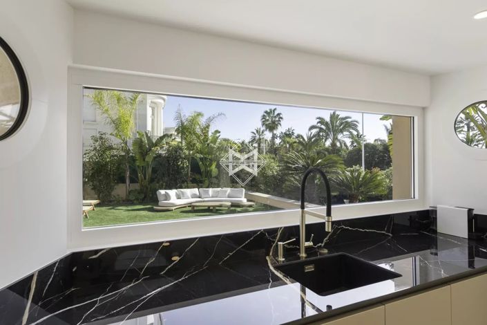 Image No.9-5 Bed Apartment for sale