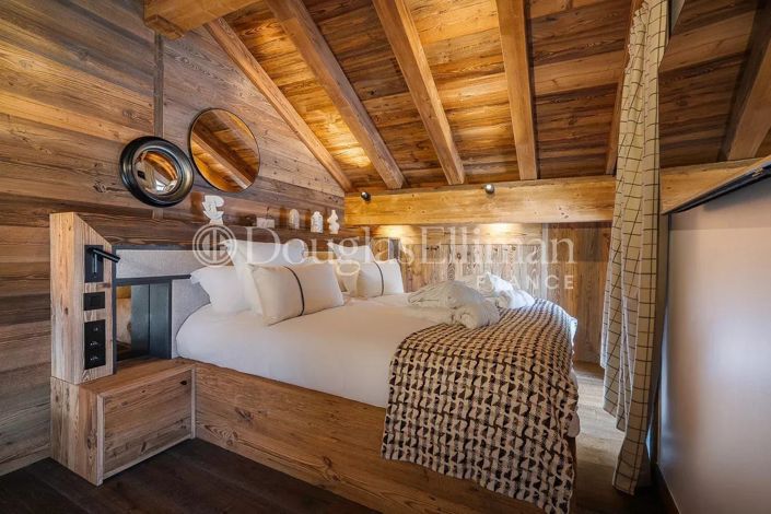 Image No.18-7 Bed House for sale