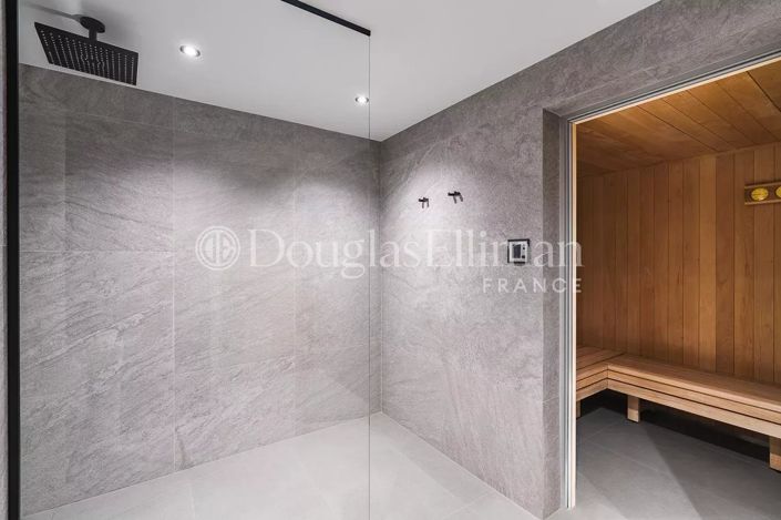 Image No.25-7 Bed House for sale