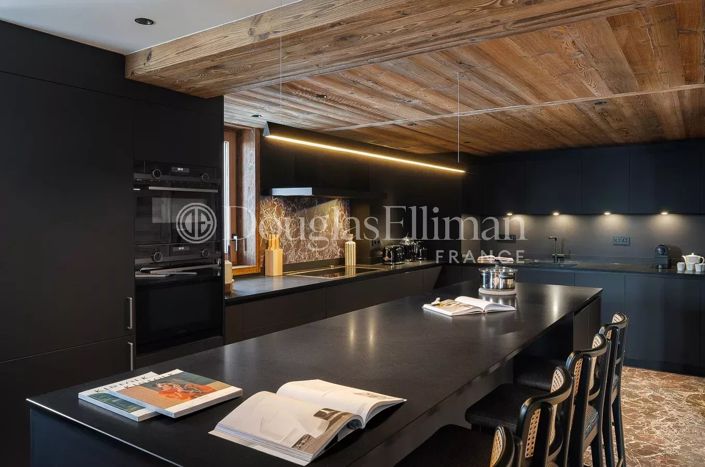 Image No.8-7 Bed House for sale