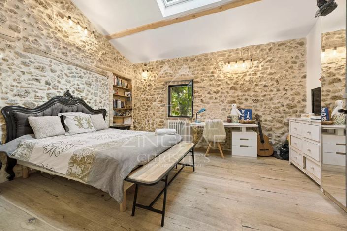 Image No.17-6 Bed House for sale