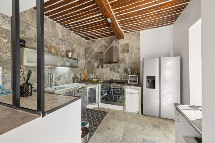 Image No.9-6 Bed House for sale