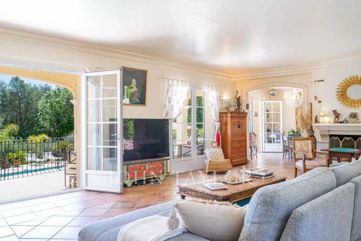 Image No.5-6 Bed House for sale