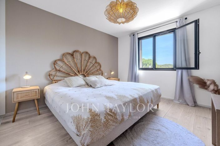 Image No.17-4 Bed House for sale