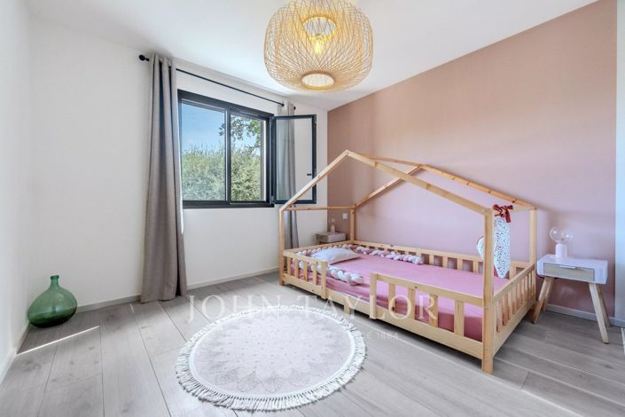 Image No.25-4 Bed House for sale