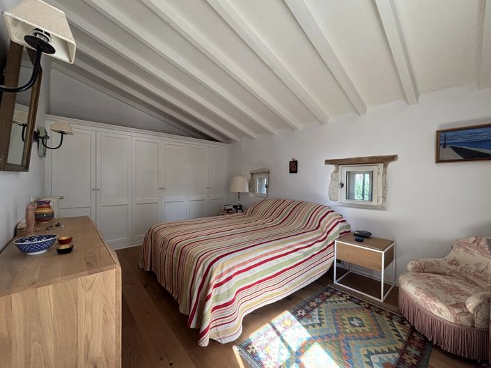 Image No.30-8 Bed House for sale