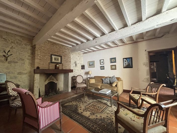 Image No.32-8 Bed House for sale