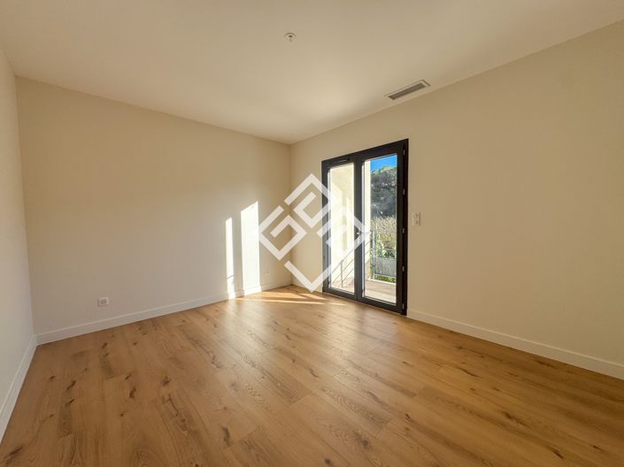 Image No.12-3 Bed House for sale