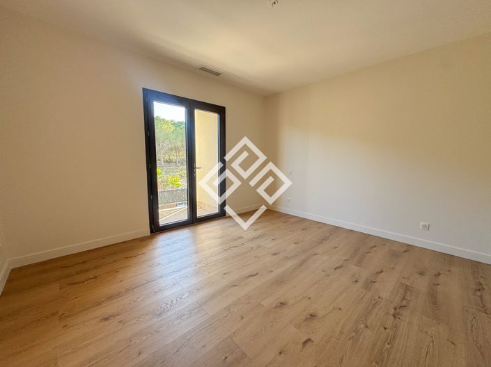 Image No.13-3 Bed House for sale