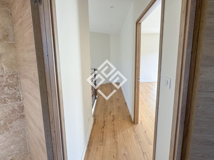 Image No.14-3 Bed House for sale