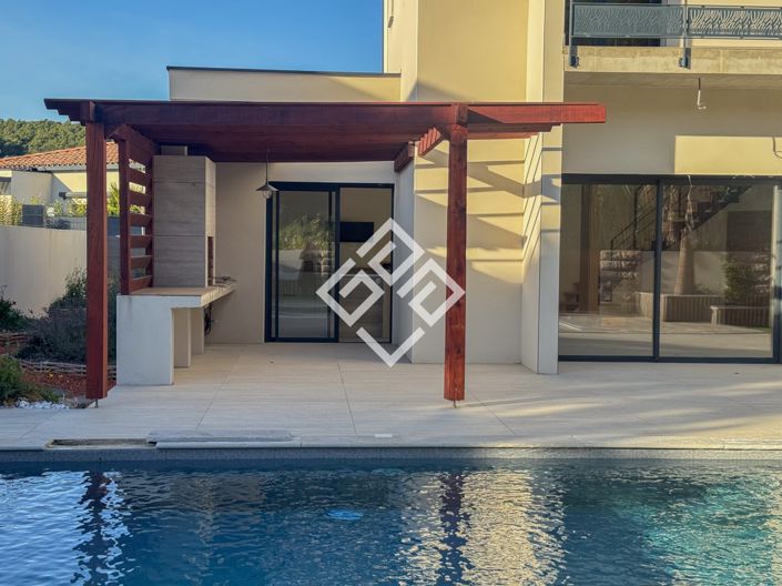 Image No.17-3 Bed House for sale