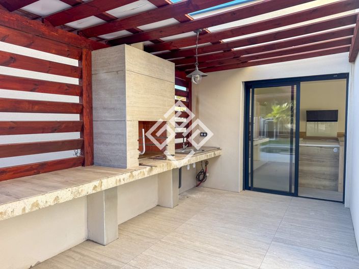 Image No.18-3 Bed House for sale