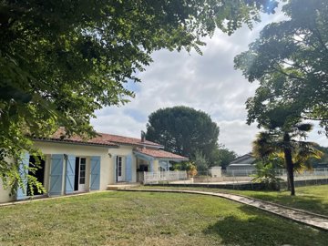1 - Castelnau-d'Auzan, House