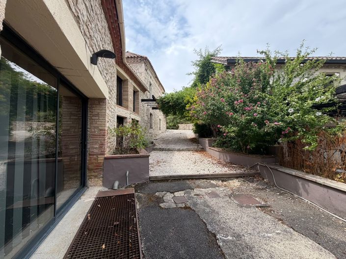 Image No.35-12 Bed House for sale