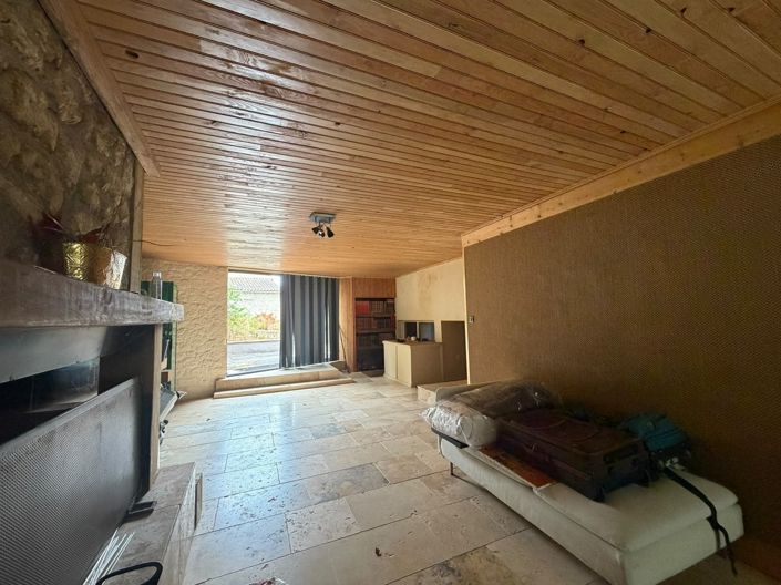 Image No.38-12 Bed House for sale