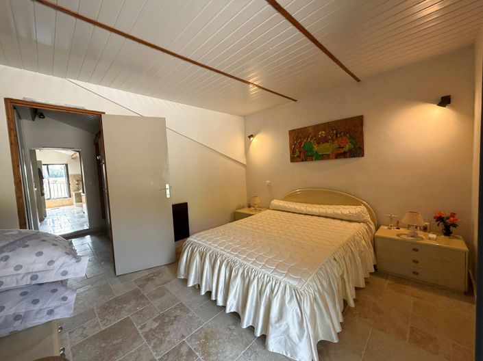 Image No.8-12 Bed House for sale