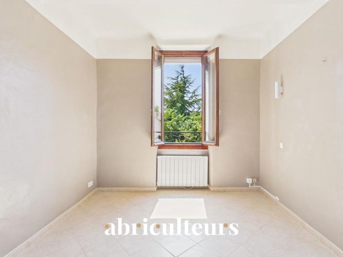 Image No.11-3 Bed House for sale