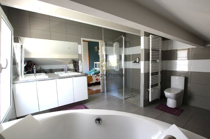 Image No.12-5 Bed House for sale
