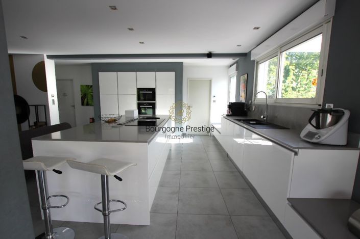 Image No.6-5 Bed House for sale